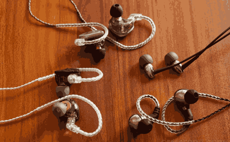 Best earphones under ₹1000 comparison models in India